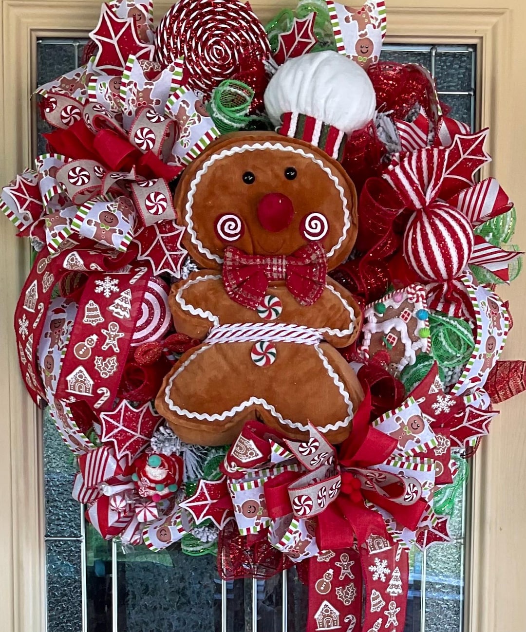 Gingerbread Wreath, Red and Green Christmas Gingerbread Wreath, Candy ...