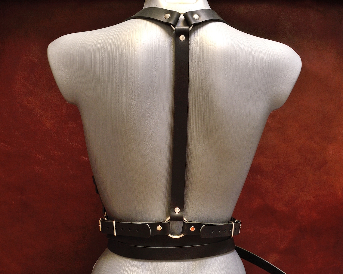 Arnés de cueroArnés de mujerArnés de doble cinturónArnés de moda