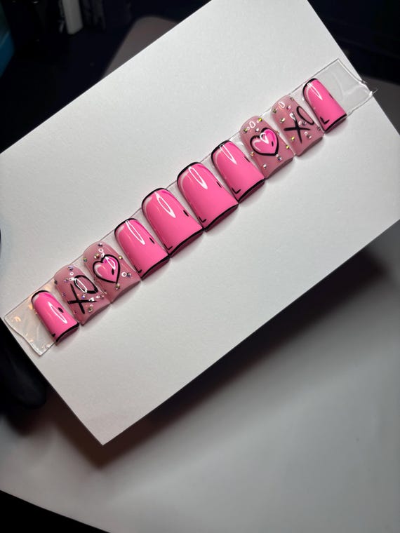 Pink Valentine Nails| Pink Nails| Heart Nails| Valentine Press Ons| Press On Nails| Long Press On Nails| Fake Nails|Short Press Ons