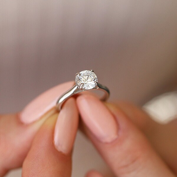 Platinum Engagement Ring, 1 Carat Solitaire Wedding Ring, Round Engagement Ring, Round Cut Genuine Moissanite & Solid Platinum 950
