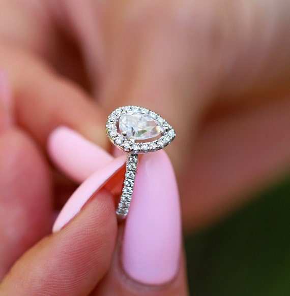 Side accent hotsell engagement rings
