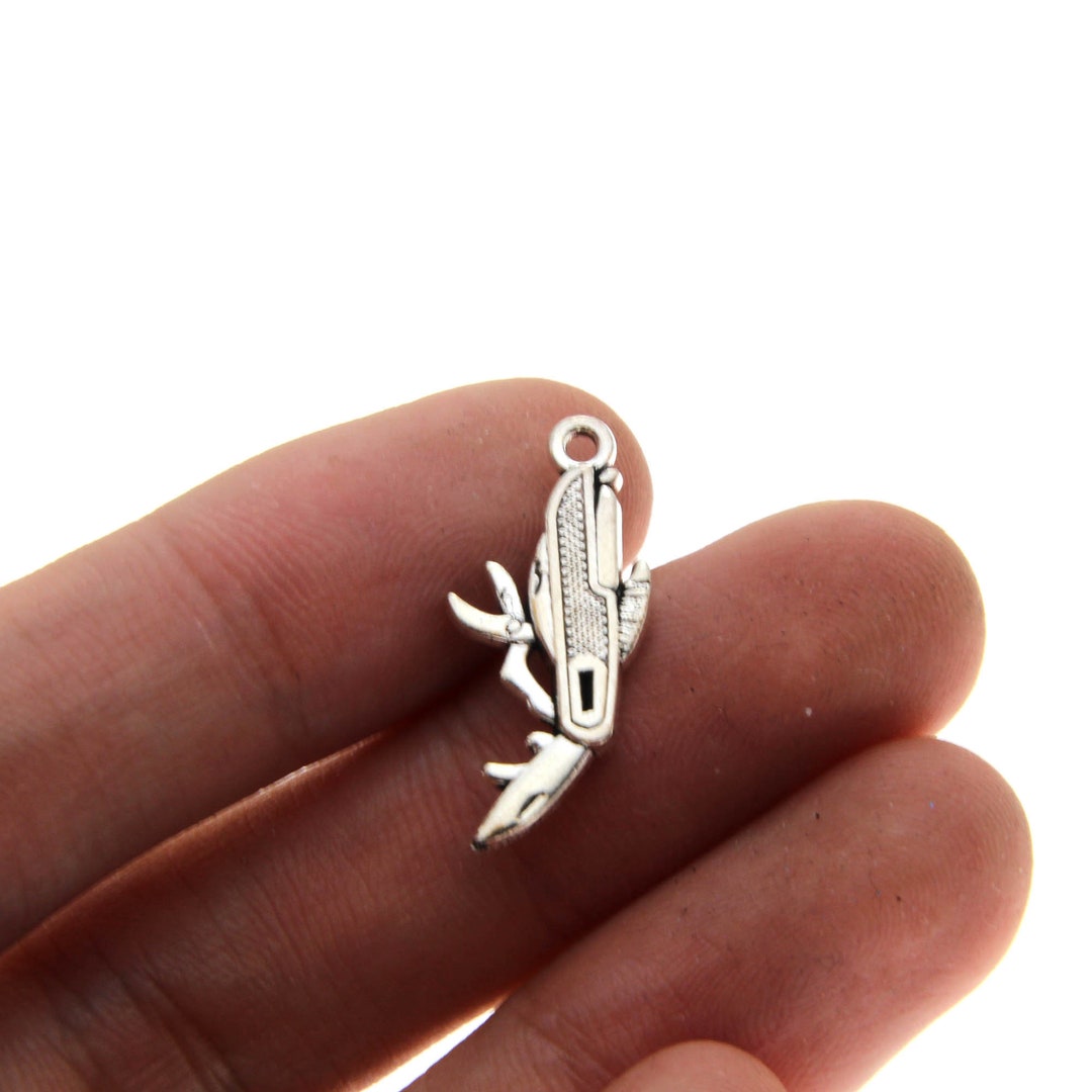 20 Cutting Tool Charms Knife Pendants Ancient Silver Pendants DIY
