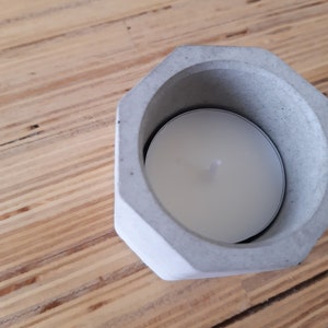 Concrete tealight candle holder