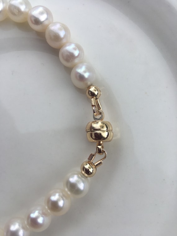 Pearl bracelet deals with magnetic clasp