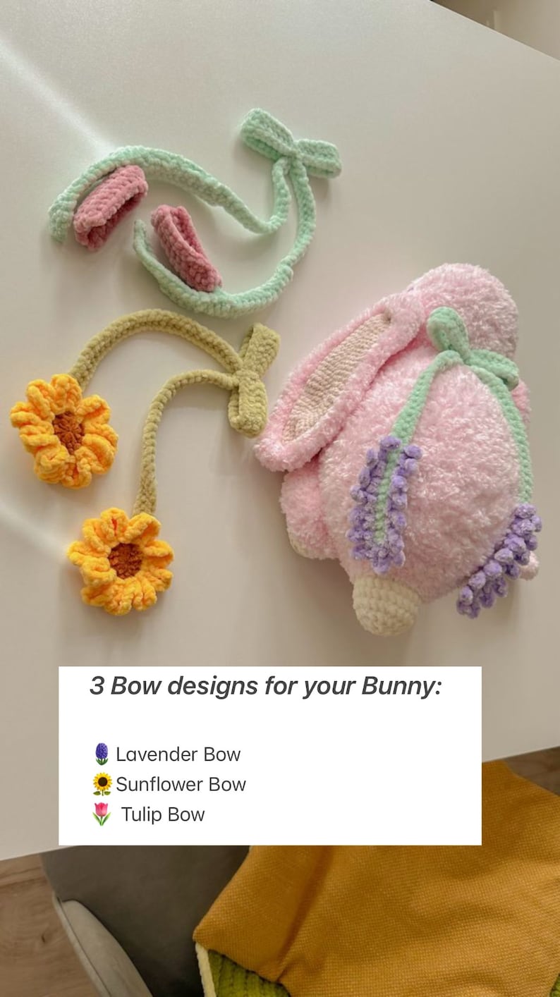 Apprentissage de patrons pour crocheter un monstre lapin câlin avec trois motifs de nœuds floraux image 5