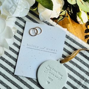 Ensemble-cadeau de fiançailles avec ornement personnalisé et carte de voeux | Cadeau de mariage | Cadeau de fiançailles | Cadeau nuptiale de douche | Cadeau pour le couple