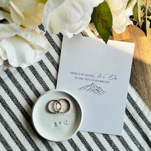 Coffret cadeau montagne personnalisé | Porte-anneaux | Cadeau de mariage | Fiançailles à la montagne | Cadeau nuptiale de douche | Cadeau pour le couple