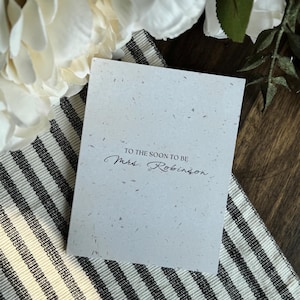 carte personnalisée Future Mme | Carte de mariage | Cadeau de fiançailles | Carte nuptiale de douche | Cadeau pour la mariée | Mademoiselle à Mme | Nom de famille