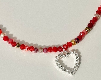 Collar Rojo con Colgante de Corazón