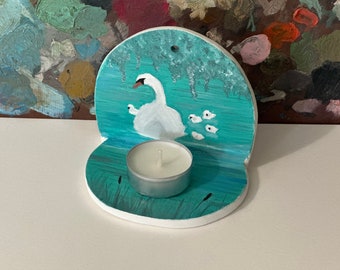 Portavelas con pintura al óleo de cisne