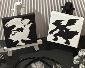 POKÉMON Caballete Zekrom Reshiram Blanco y Negro