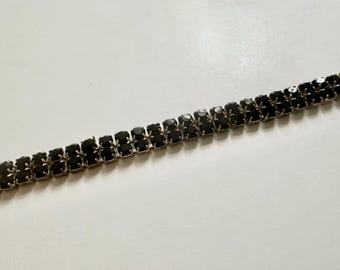 Pulsera con piedras negras
