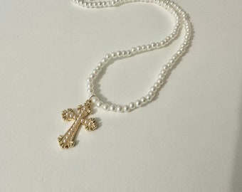 Collar Cruz Oro Perlas Blancas