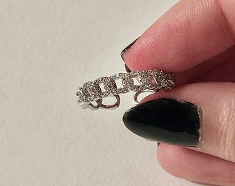 Anillo con patrón de cadena