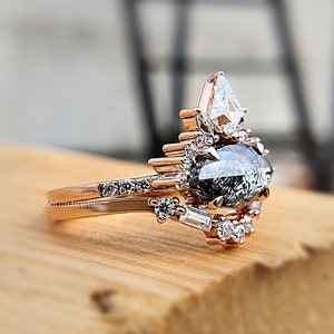 1920's Raw Salt and Pepper Diamond Ring Set, Grey Moissanite Ring Set, Geometric Engagement Ring Set, Vintage Rose Gold Wedding Promise Ring