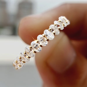 Einzigartige Oval Diamant Ehering Frau, solide Gelbgold Band, Vintage Halbe Ewigkeit Moissanit Hochzeit Band Frau, Black Freitag Verkauf