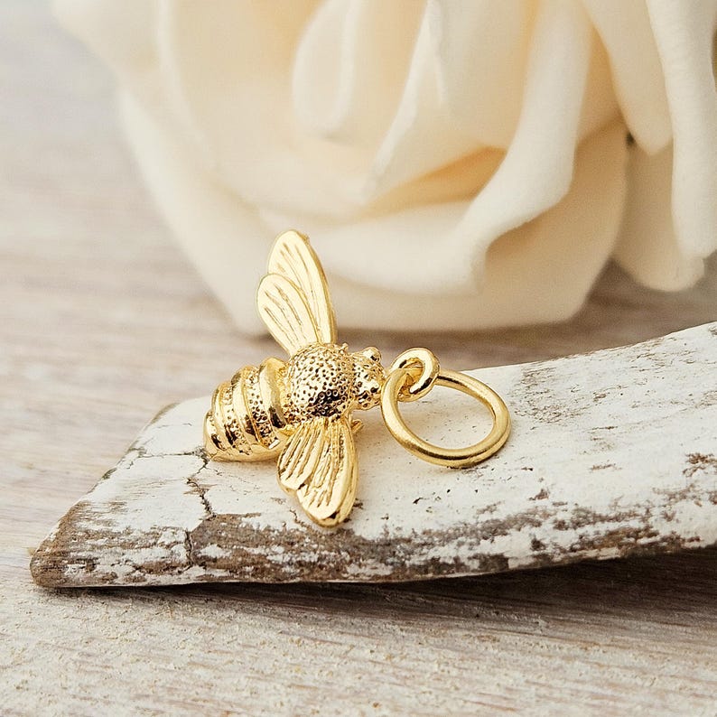Biene Anhänger 18k echt vergoldet 3D mit Öse Charms Kettenanhänger Armbandanhänger golden plastisch Bienchen Frühling