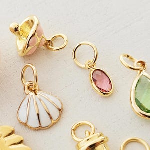 Charms vergoldet kleine Anhänger für Creolen Armbänder Eiffelturm Pilz böser Blick Seestern gold Blatt Süßwasserperle Muschel Tropfen Münze