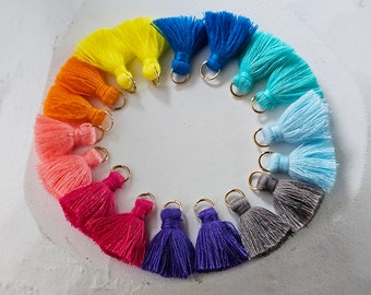 3 pompons avec oeillet pendentif breloque bracelet pendentif, pompon coloré turquoise bleu gris rose jaune violet rouge pétrole bleu clair abricot or coton