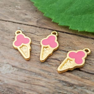 1 Eis vergoldet emailliert Farben rosa gold pink Anhänger Charms Armbandanhänger Sommer kleine Kettenanhänger Schmuckanhänger Eistüte Süßes