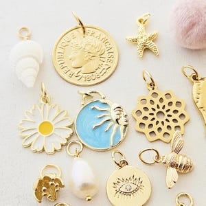 Charms vergoldet kleine Anhänger für Creolen Armbänder Eiffelturm Pilz böser Blick Seestern gold Blatt Süßwasserperle Muschel Tropfen Münze