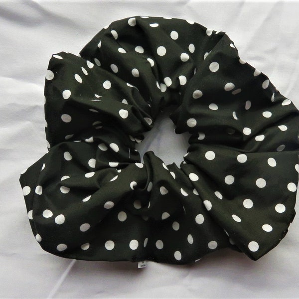 Scrunchie XXL hairband large black and white dots