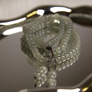 Hellgrüne Jade Mala Kette: Natürliche Edelstein Gebetskette, Boho Geschenk