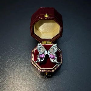 Justerbar fjärilsring i sterlingsilver, lila turmalin och droppformad opal med ädelsten, fjärilsring med ädelsten, Whimsigoth Fairycore-gåva