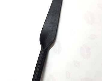 Compact Leather Spanking Paddle 11,8" - Handcrafted Tawse Design