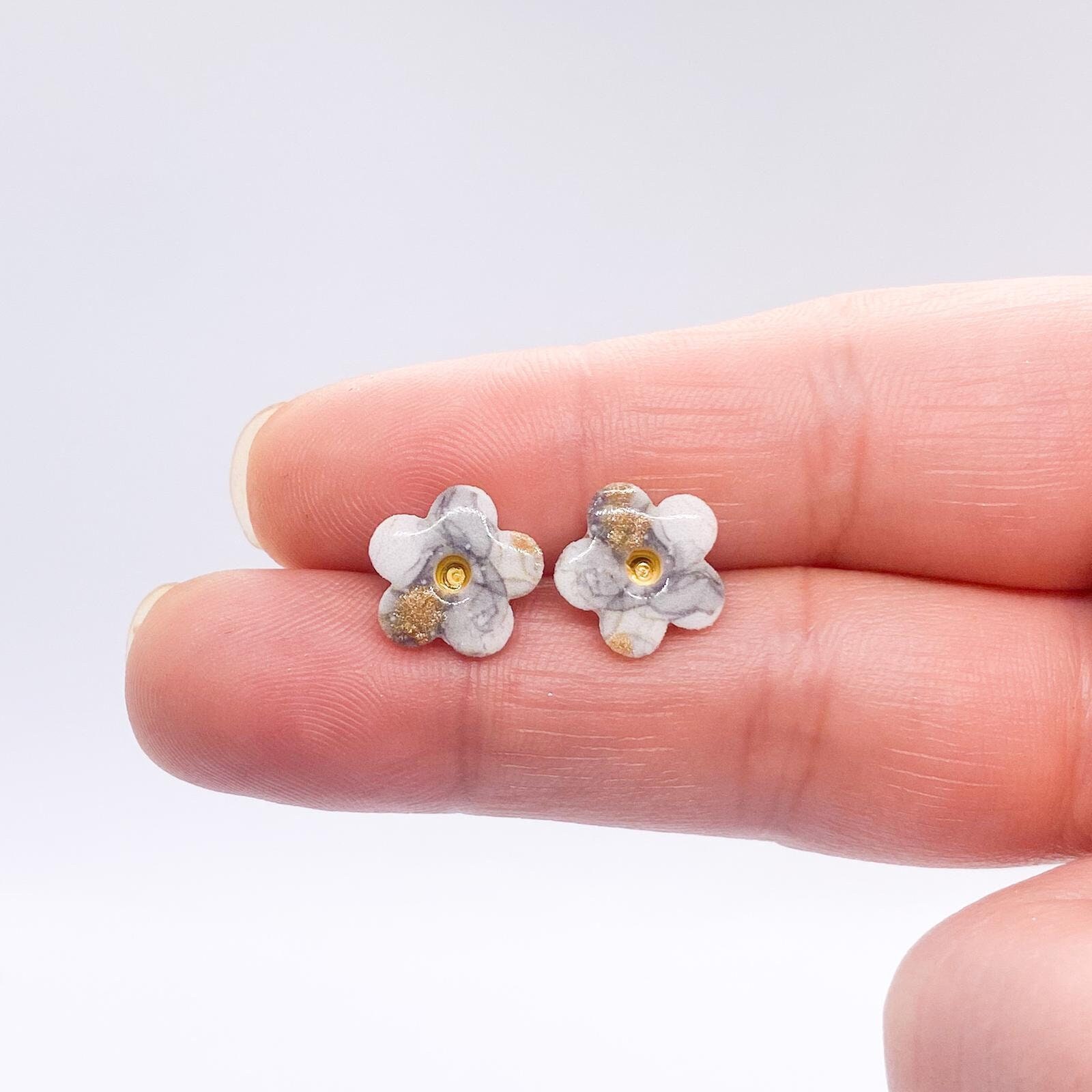 Marble Bloom Stud Earrings - Elegant Floral Accents, Minimalist Nature Jewelry, Chic Botanical Ear Candy for Everyday Glam