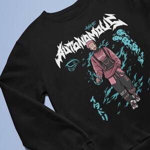 Peut inclure: Sweat-shirt noir avec un imprim&eacute; graphique blanc d'un personnage d'anime aux cheveux roses sur un fond bleu et blanc. Le texte "ANIME AUTOMATON" est imprim&eacute; en blanc sur le sweat-shirt.