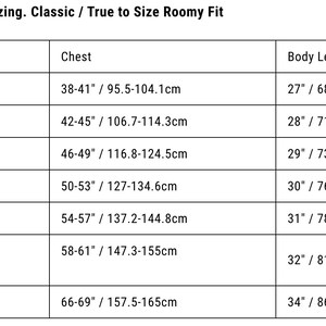 Peut inclure: Un tableau des tailles pour les sweat-shirts avec des mesures en pouces et en centim&egrave;tres. Le tableau indique les mesures de la poitrine et de la longueur du corps pour les tailles S &agrave; 4XL.