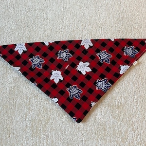 Toronto Maple Leafs inspiriertes rotes Hundehalstuch mit Druckknöpfen
