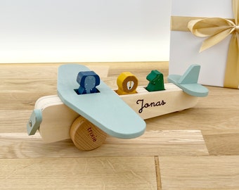 Kerstcadeau voor kinderen: Houten vliegtuigje/auto met naam, los verkrijgbaar of als set met geschenkdoos.