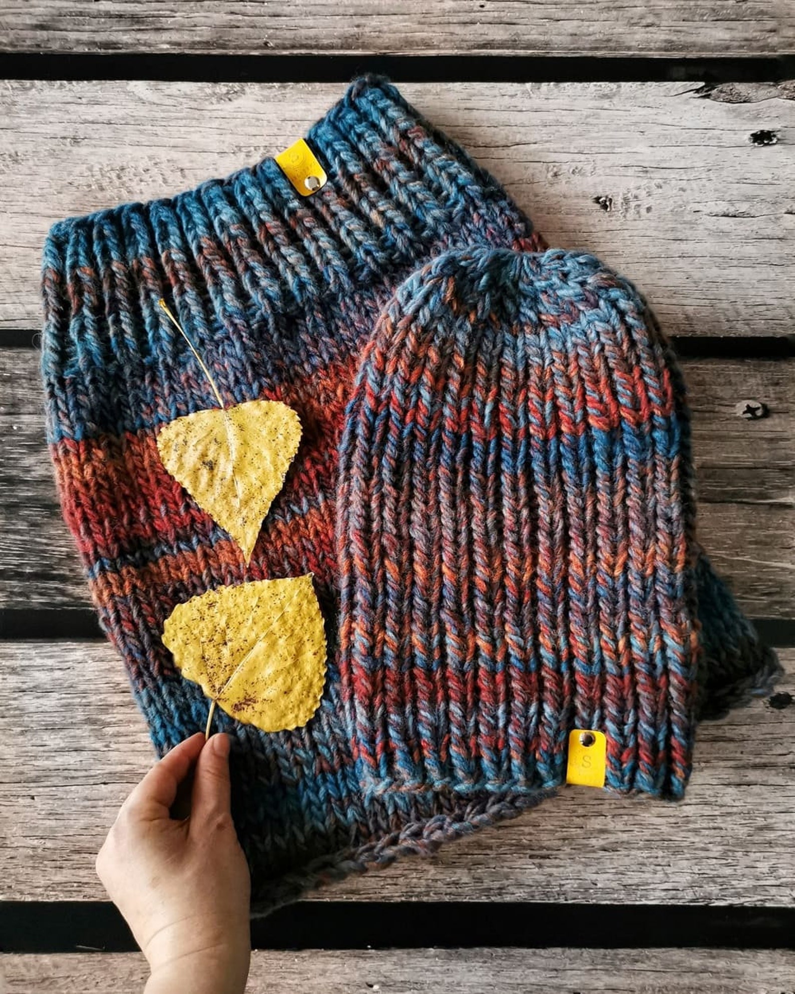 KNITTED WOOL HAT COLORFUL 425767