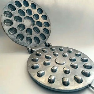 Russian Oreshki Nuts 23 Mold Skillet - USSR Oreshki Mold Oreshki Cookie Candy Maker 23 wells griddle - Walnut Cookie Mold Pastry Oreshnitsa