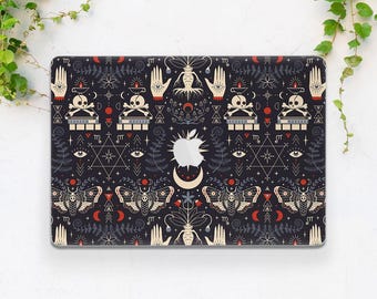 Etui na Macbooka, okultystyczne, Ćma, Straszne, mroczne etui na Macbooka, Sezon grozy, Grzyby, Mandragora, Złe oko, Czarna magia, Air 15, Air 13, Pro 16, 14, Neo