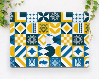 Coque pour MacBook Air 15, Air 13, Pro 14, Pro 16 et Pro 13, style ukrainien. Motifs géométriques. Design collage jaune et bleu.