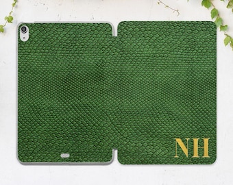 Green reptile print iPad case initials Snake skin print Custom iPad case fashion Serpent Personalized case Trendy Mini 7 Pro 13 11 Air 13