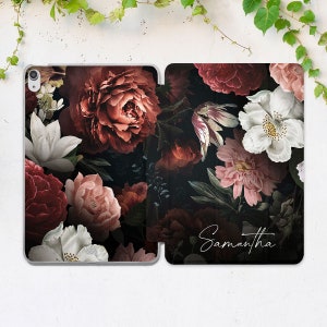 Mörkt iPad-skal i akademisk stil med blommönster Personligt iPad-skal med namn iPad-skal anpassade pioner rosor botaniska Air 13 Mini 7 Pro 13 12 9 11 2025