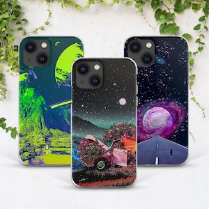 Peut inclure: Trois coques de téléphone avec des designs différents. La première coque présente un paysage vert et bleu avec une planète. La deuxième coque présente une voiture qui traverse un champ de fleurs avec un ciel nocturne étoilé. La troisième coque présente un design de galaxie avec une nébuleuse violette.