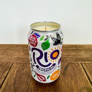 Vela de lata Rio Tropical | Cheira como a bebida | Cera de soja com aroma de manga e maracujá | Ideias de presentes divertidos e peculiares | Melhores presentes | Handmade UK