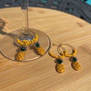 Pineapple Wine Charms - Set of 4 / Summer Gift / Housewarming Gift / Hosting gift / Beach Vibes / Vacation / Tropical / Drink Markers