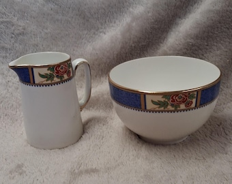 Set vintage di lattiera e zuccheriera Allerton, con pannelli blu e inserti a forma di rosa.