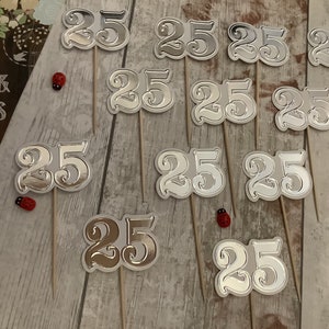 25e cupcaketoppers x 12