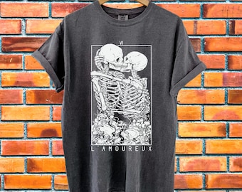 Kissing Skeleton Shirt, Skeleton Shirt, Halloween Shirt, Aesthetic Shirt, Tumblr Shirt, Grunge Shirt, Comfort Colors, Goth Shirt, Skull