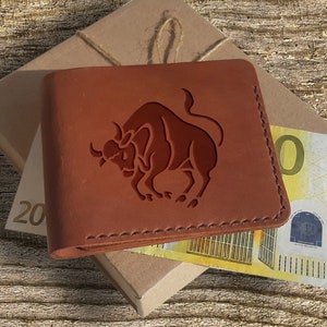 Regalo de Tauro: Billetera plegable personalizada de cuero de grano completo