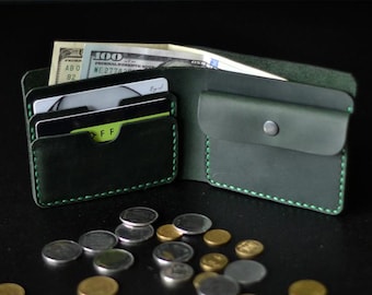 Cartera de cuero verde. Cartera de cuero minimalista bifold full grain personalizada para hombres. Billetera de bolsillo frontal grabada personalizada con bolsillo para monedas