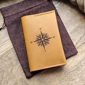 Porte-passeport personnalisé, couverture de passeport en cuir, porte-passeport personnalisé, monogramme gravé, étui à passeport, cadeau de voyage, accessoires de voyage