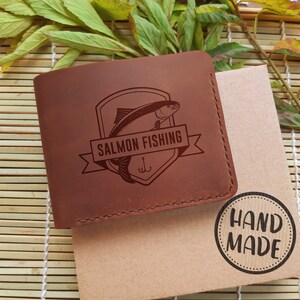 Monedero personalizado. Grabado Custom Real Leather Men Slim Bifold Wallet. Regalo de pesca con mosca para el esposo. Regalo de cumpleaños de novio. Monedero lindo